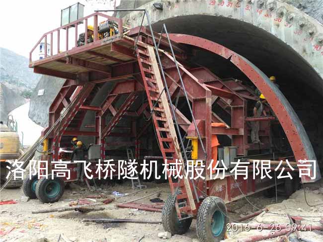 隧道二襯臺(tái)車定位后的質(zhì)量檢測(cè)
